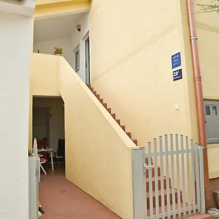 Yellow House Apartment