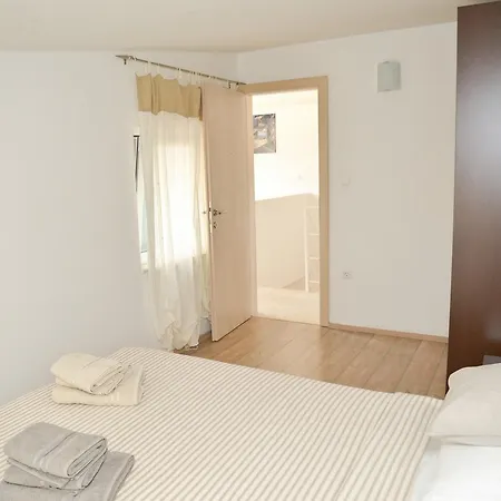 Yellow House Apartment